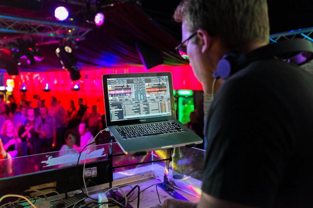 Vancouver DJ Service for disco