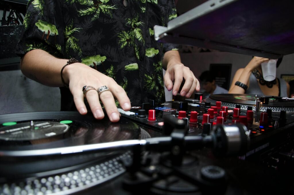 How to Become a Successful Party DJ in Vancouver