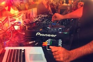 How DJs Can Engage the Crowd